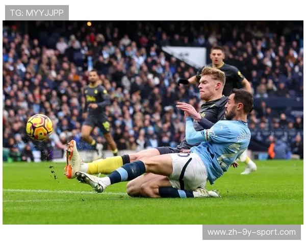 曼城中场连续小范围传导，最终创造致命机会